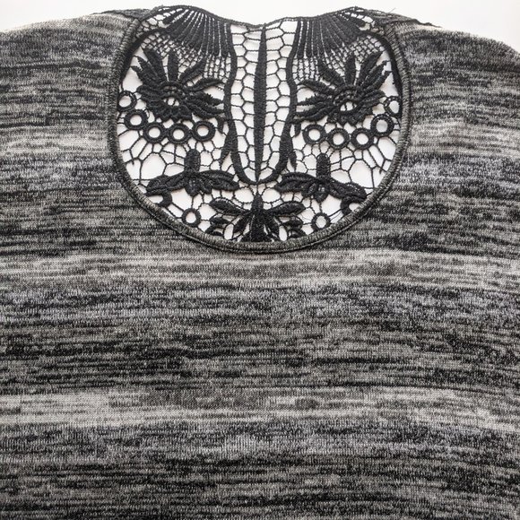 Black & White Cropped Lace Open Back Sweater BONGO - Picture 7 of 8